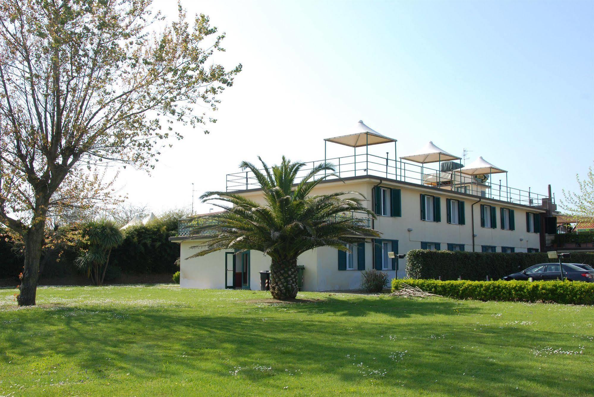 Hotel Turandot Torre del Lago Puccini Bagian luar foto